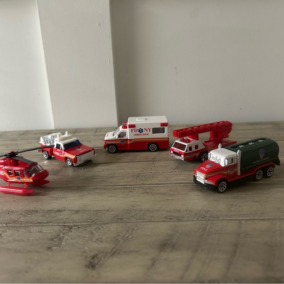 🚒🚨FDNY Lot of Transportation Vehicles with accessories🚑🚨 - Picture 8 of 13